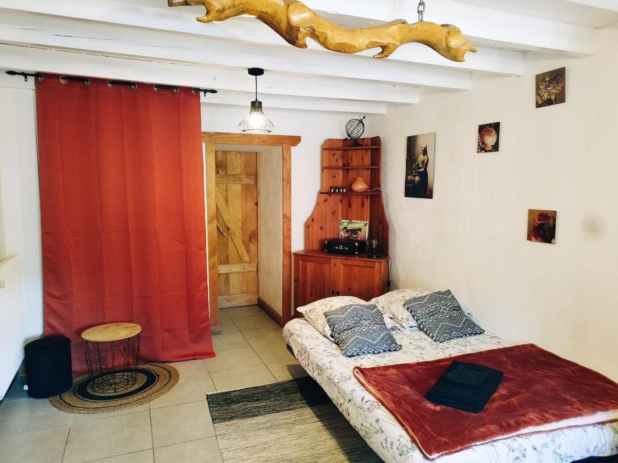 Charmant Studio Tout Equipe Olliergues Dış mekan fotoğraf